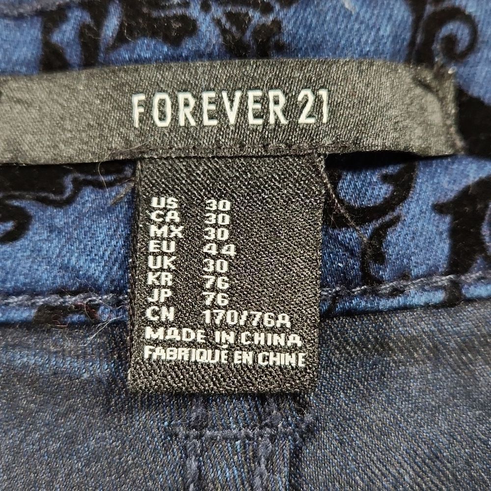 🔹️Forever 21 Blue w/Black Flocked Print Pants Size 10 - Picture 11 of 13